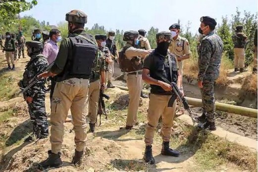 بارہمولہ انکاؤنٹر: جسم پر کیمرہ لگاکر CRPF جوانوں پر حملہ کر رہے تھے دہشت گرد، ویڈیو جاری کرکے دکھائی طاقت بارہمولہ انکاؤنٹر: جسم پر کیمرہ لگاکر CRPF جوانوں پر حملہ کر رہے تھے دہشت گرد، ویڈیو جاری کرکے دکھائی طاقت
