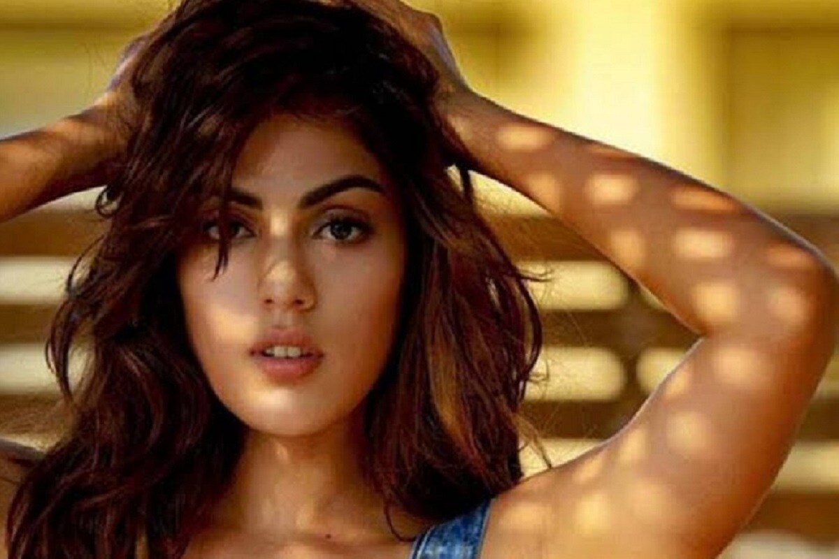 حال ہی میں خبر سامنے آئی تھی کہ سی بی آئی نے ریاچکرورتی اور ان کے والد کو سی بی آئی نے سمن جاری کیا ہے۔ لیکن اب ریا کے وکیل نے اس بات کو خارج کرتے ہوئے کہا کہ سی بی آئی سے انہیں کوئی سمن نہیں ملا ہے۔ حال ہی میں خبر سامنے آئی تھی کہ سی بی آئی نے ریاچکرورتی اور ان کے والد کو سی بی آئی نے سمن جاری کیا ہے۔ لیکن اب ریا کے وکیل نے اس بات کو خارج کرتے ہوئے کہا کہ سی بی آئی سے انہیں کوئی سمن نہیں ملا ہے۔