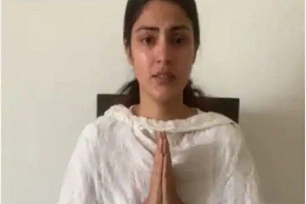 جب ریا چکرورتی سے یہ پوچھا گیا کہ سشانت نے خودکشی کی یا ان کا قتل کیا گیا ہے ، ان کا کیا خیال ہے ؟ تو اس پر اداکارہ نے کہا کہ ان کے سبھی چاہنے والوں کی طرح وہ خود بھی یہ جاننا چاہتی ہیں ۔ جب ریا چکرورتی سے یہ پوچھا گیا کہ سشانت نے خودکشی کی یا ان کا قتل کیا گیا ہے ، ان کا کیا خیال ہے ؟ تو اس پر اداکارہ نے کہا کہ ان کے سبھی چاہنے والوں کی طرح وہ خود بھی یہ جاننا چاہتی ہیں ۔