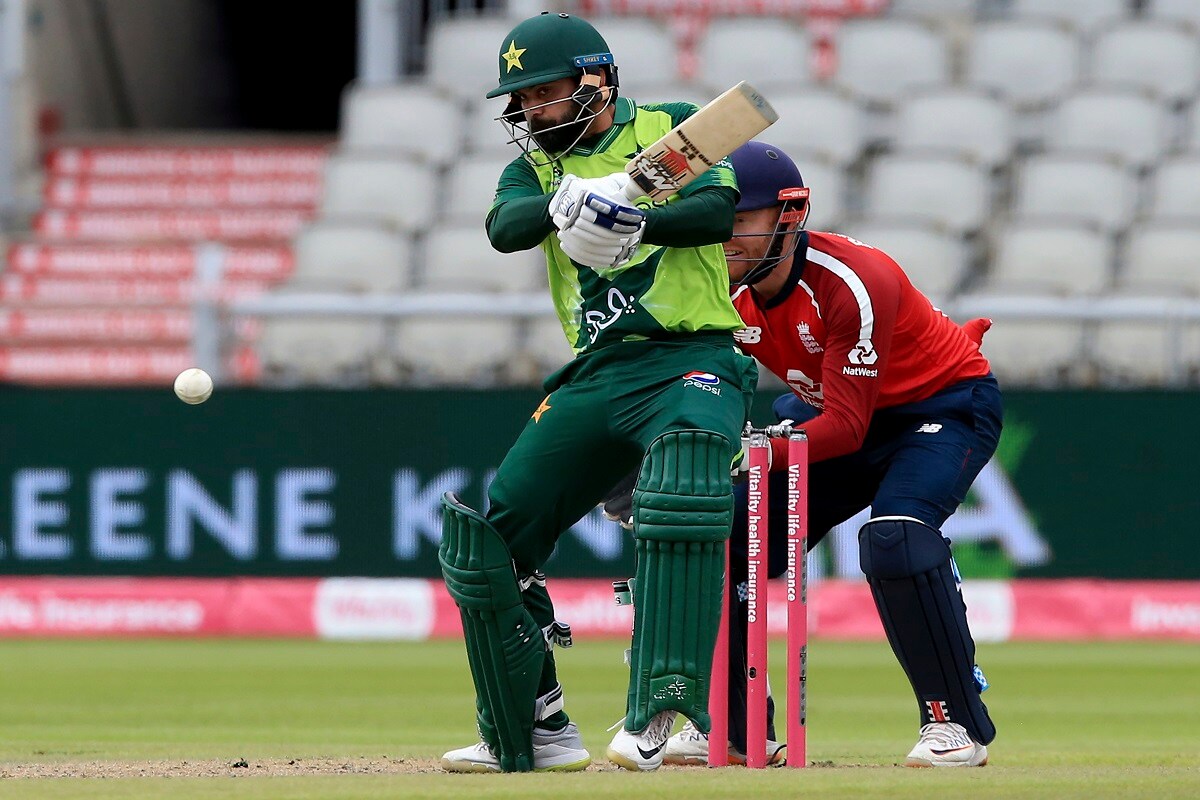 انگلینڈ کے خلاف دوسرے ٹی ٹوینٹی میں جیسے ہی حفیظ نے آٹھ رن پورے کئے ، وہ دو ہزار رونوں کے کلب میں شامل ہوگئے ۔ محمد حفیظ نے چھکا لگا کر اپنے دو ہزار ٹی ٹوینٹی رن پورے کئے ۔ انگلینڈ کے خلاف دوسرے ٹی ٹوینٹی میں جیسے ہی حفیظ نے آٹھ رن پورے کئے ، وہ دو ہزار رونوں کے کلب میں شامل ہوگئے ۔ محمد حفیظ نے چھکا لگا کر اپنے دو ہزار ٹی ٹوینٹی رن پورے کئے ۔