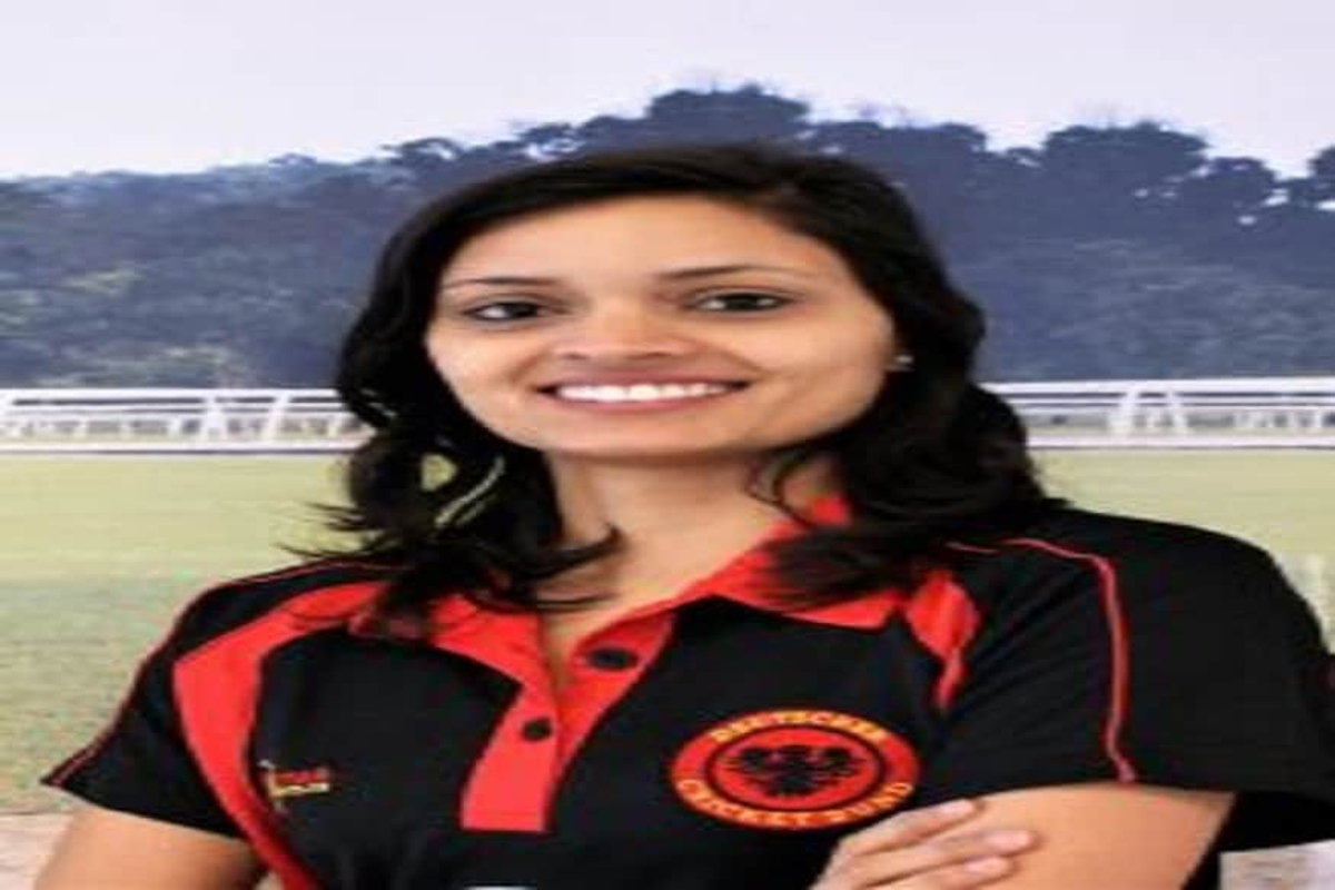ٹی ٹوینٹی انٹرنیشنل کرکٹ میں جرمنی کی کپتان انورادھا نے جمعہ کو تاریخ رقم کردی ۔ انورادھا نے آسٹریلیا کے خلاف ہوئے چوتھے ٹی ٹوینٹی میچ میں مسلسل چار وکٹ حاصل کئے ۔ انورادھا نے تین اوور میں دو میڈن اوورس پھینکے اور صرف ایک رن دے کر پانچ وکٹ حاصل کئے ۔ ٹی ٹوینٹی انٹرنیشنل کرکٹ میں جرمنی کی کپتان انورادھا نے جمعہ کو تاریخ رقم کردی ۔ انورادھا نے آسٹریلیا کے خلاف ہوئے چوتھے ٹی ٹوینٹی میچ میں مسلسل چار وکٹ حاصل کئے ۔ انورادھا نے تین اوور میں دو میڈن اوورس پھینکے اور صرف ایک رن دے کر پانچ وکٹ حاصل کئے ۔