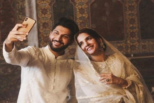 پاکستان: مسجد میں ڈانس کرنے پر اداکارہ صبا قمر کو ملی جان سے مارنے کی دھمکی، ایف آئی آر درج پاکستان: مسجد میں ڈانس کرنے پر اداکارہ صبا قمر کو ملی جان سے مارنے کی دھمکی، ایف آئی آر درج