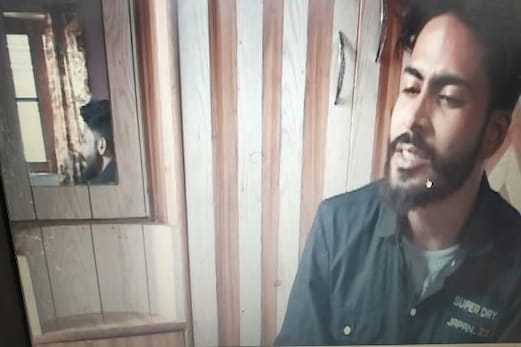 پلوامہ کے ریاض احمد بھی نغمہ سرائی کی اپنی صلاحیتوں سے کرائیں گے روشناس پلوامہ کے ریاض احمد بھی نغمہ سرائی کی اپنی صلاحیتوں سے کرائیں گے روشناس