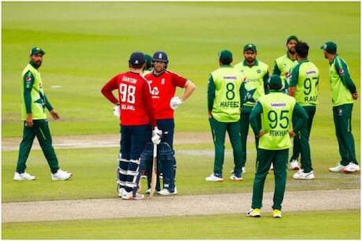 PAK vs ENG T20: شعیب ملک کے میدان پر اترتے ہی عمران خان - میانداد کے ریکارڈ ٹوٹ گئے PAK vs ENG T20: شعیب ملک کے میدان پر اترتے ہی عمران خان - میانداد کے ریکارڈ ٹوٹ گئے