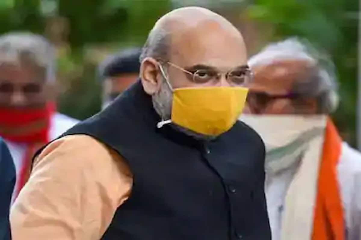 وزیر داخلہ امت شاہ نے کہا کہ گجرات کے وزیر اعلیٰ کی حیثیت سے وزیر اعظم مودی نے صوبہ گجرات میں ترقی کا انقلاب لائے اور اب وزیر اعظم کی حیثیت سے کروڑوں غریبوں، کسانوں، خواتین اور معاشرے کے محروم طبقات کو مختلف تاریخی اسکیموں اور کاموں سے بااختیار بناتے ہوئے، ان کی زندگی میں مثبت تبدیلی لا رہے ہیں۔