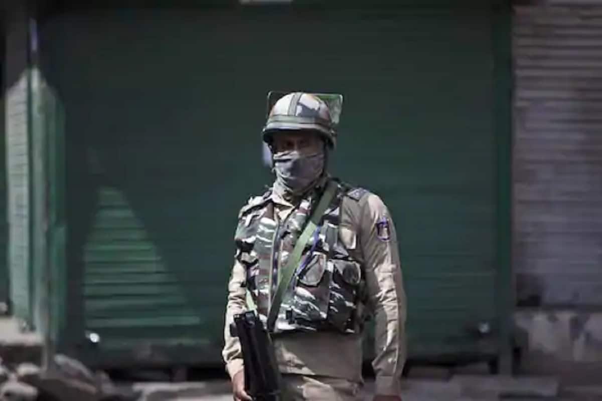 مرکزی حکومت نے مرکز کے زیر انتظام خطہ جموں وکشمیر سے 10,000 پیرا ملٹری فورسیز کو واپس بلانے کے احکامات دیئے ہیں۔