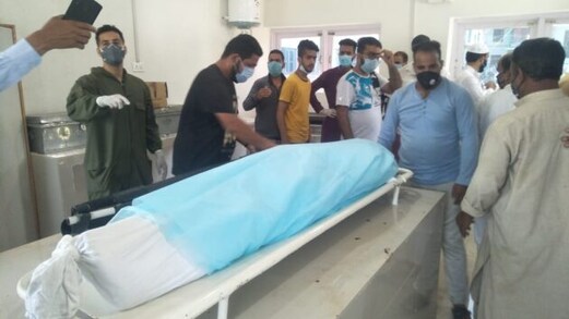 سڑک پرجارہی تین کمسن لڑکیوں کے ساتھ بھیانک حادثے سے جنوبی کشمیر کے قصبہ بانپور علاقے میں صفہ ماتم بچھ گیا سڑک پرجارہی تین کمسن لڑکیوں کے ساتھ بھیانک حادثے سے جنوبی کشمیر کے قصبہ بانپور علاقے میں صفہ ماتم بچھ گیا