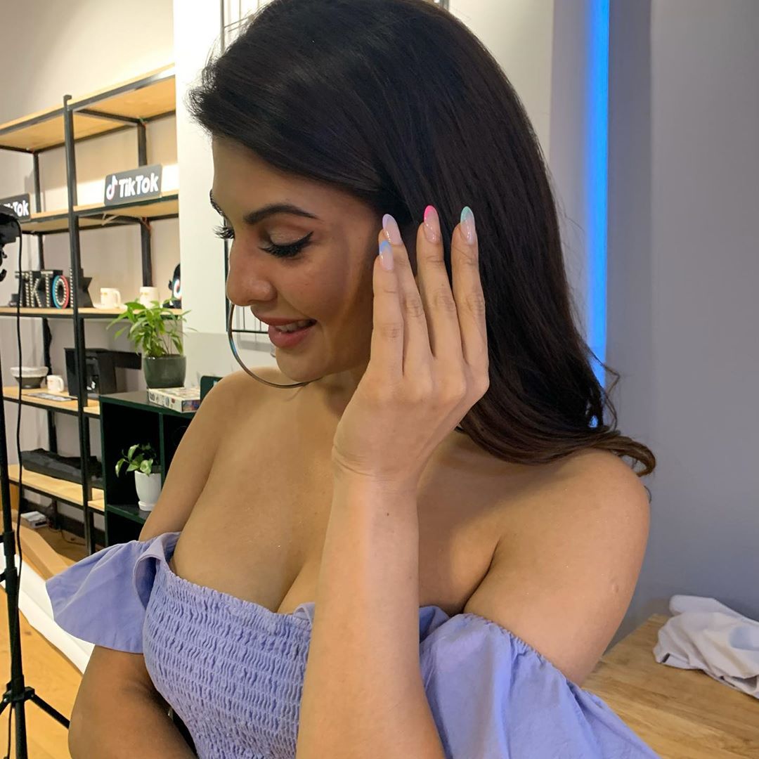  بالی ووڈ کی معروف و مشہور اداکارہ جیکلین فرنانڈیز (Jacqueline Fernandez): تصویر انسٹاگرام۔