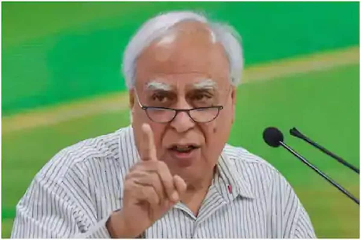 سینئر پارٹی لیڈر اور سابق مرکزی وزیر کپل سبل نے ایک انگریزی روزنامہ کو دیئے انٹرویو میں کہا تھا کہ ایسا لگتا ہے کہ پارٹی قیادت نے شاید ہر الیکشن میں شکست کو ہی اپنی پالیسی مان لی ہے۔