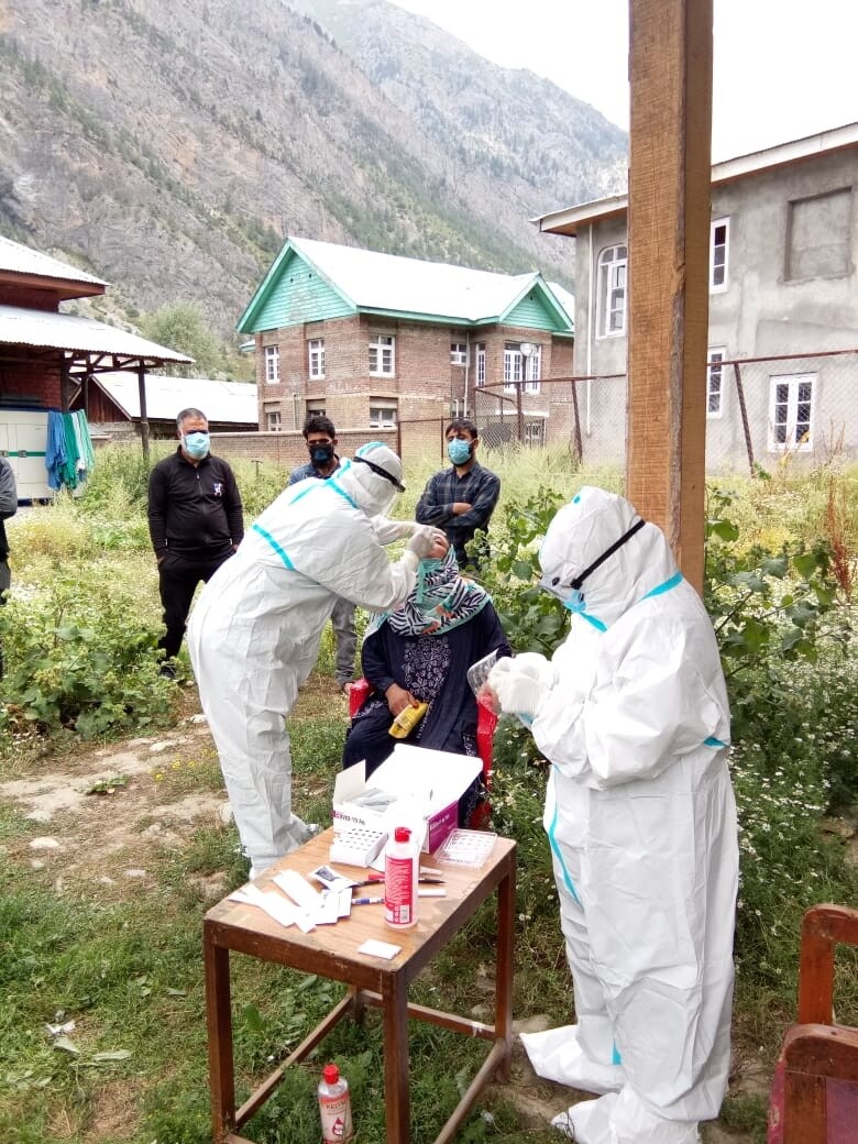 جموں وکشمیر بانڈی پورہ سے 85 کلو میٹر کی دوری پر واقع سرحدی علاقہ گریز میں محکمہ صحت نے ریپڈ اینٹی جن ٹیسٹنگ کی سہولت شروع کی ہے، جس وجہ سے محکمہ صحت کے ساتھ ساتھ مقامی لوگوں نے راحت کی سانس لی ہے۔