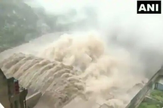 بارش کے بعد جموں و کشمیر کا یہ ویڈیو دیکھ کر کانپ جائے گی روح ، دیکھئے ڈیم کے پانی کا تانڈو بارش کے بعد جموں و کشمیر کا یہ ویڈیو دیکھ کر کانپ جائے گی روح ، دیکھئے ڈیم کے پانی کا تانڈو