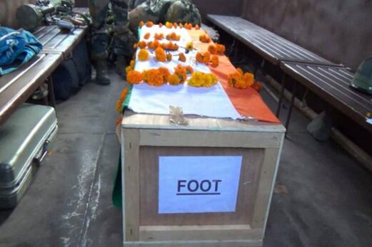 جموں و کشمیر : گلمرگ کی برف پوش وادی سے سات مہینے کے بعد فوجی جوان کی لاش بازیاب جموں و کشمیر : گلمرگ کی برف پوش وادی سے سات مہینے کے بعد فوجی جوان کی لاش بازیاب