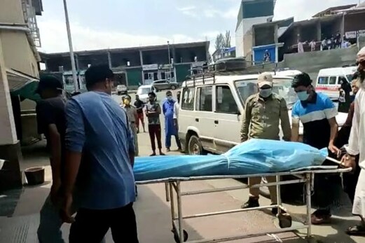 جموں و کشمیر : بارہمولہ میں پٹن کے گنڈبل میں 14 سالہ بچہ نے کی خودکشی ، علاقہ میں غم کی لہر جموں و کشمیر : بارہمولہ میں پٹن کے گنڈبل میں 14 سالہ بچہ نے کی خودکشی ، علاقہ میں غم کی لہر