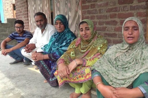 جموں و کشمیر : والدین کو ٹیچر سے اپنے بیٹے کو نصیحت کروانا پڑا مہنگا ، ساتویں کے طالب علم نے اٹھایا ایسا قدم ، سبھی کے ہوش اڑ گئے جموں و کشمیر : والدین کو ٹیچر سے اپنے بیٹے کو نصیحت کروانا پڑا مہنگا ، ساتویں کے طالب علم نے اٹھایا ایسا قدم ، سبھی کے ہوش اڑ گئے