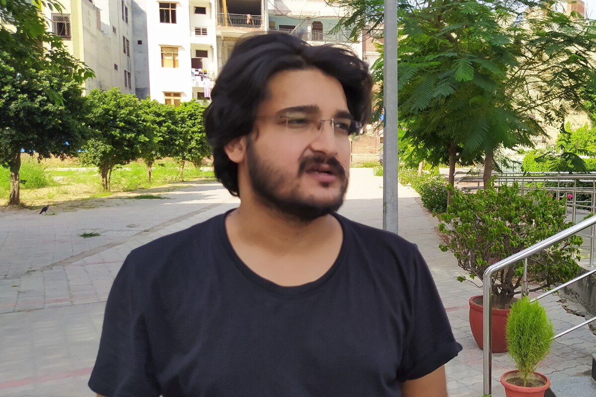 سفیان احمد کہتے ہیں کہ مضمون کو دلچسپی اور مہارت کی بنیاد پر منتخب کرنا چاہئے اور سب سے بڑھ کر اپنا انفرادی تجزیہ بہت ضروری ہوتا ہے ۔