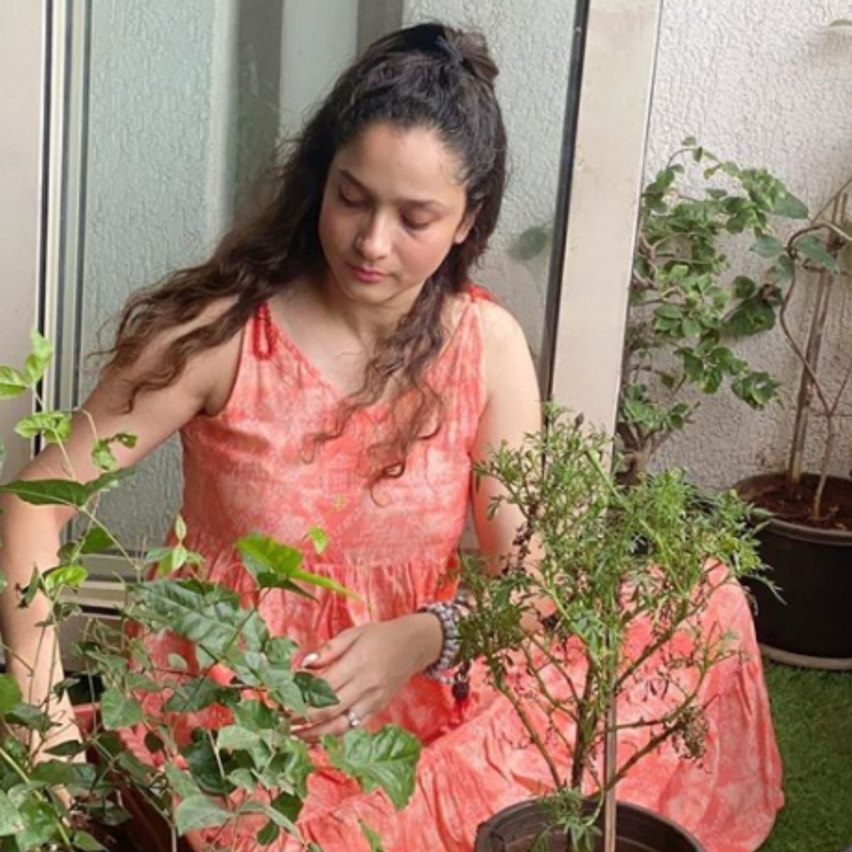شویتا نے اپنی پوسٹ میں آگے لکھا ' اس کے خوابوں کو پورا کرتے ہوئے ہمارے اسٹار کو یاد کرنے کا یہ کتنا بہتر طریقہ ہے'۔ (photo credit: instagram/@lokhandeankita) شویتا نے اپنی پوسٹ میں آگے لکھا ' اس کے خوابوں کو پورا کرتے ہوئے ہمارے اسٹار کو یاد کرنے کا یہ کتنا بہتر طریقہ ہے'۔ (photo credit: instagram/@lokhandeankita)