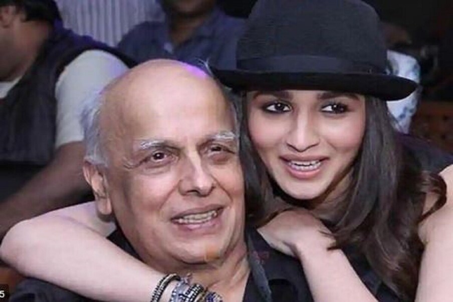  مہیش بھٹ، بیٹی عالیہ کو لے کر بہت جذباتی ہیں اور وہ عالیہ کو ہمیشہ اپنی نظروں کے سامنے دیکھنا چاہتے ہیں۔