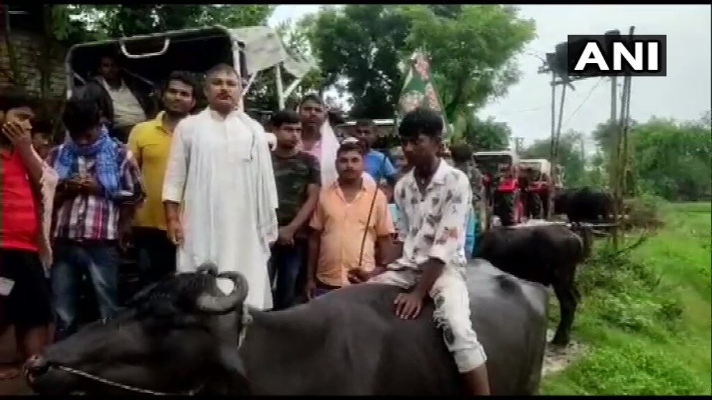 بہار میں اپوزیشن پارٹی راشٹریہ جنتا دل نے ٹریکٹر ریلی نکالی ۔ تیجسوی یادو اس ریلی کی قیادت کرتے ہوئے نظر آئے ۔ بہار میں اپوزیشن پارٹی راشٹریہ جنتا دل نے ٹریکٹر ریلی نکالی ۔ تیجسوی یادو اس ریلی کی قیادت کرتے ہوئے نظر آئے ۔