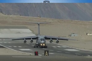 چین۔پاکستان سےدونوں محاذوں پرنمٹنے کو تیار ہندستانی فضائیہ، سرحد پرجنگی طیاروں نےبھری اڑان