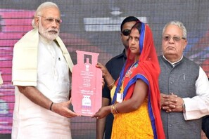 مودی حکومت مفت میں مہیا کرا رہی ہے LPG  کنکشن، آپ کے پاس ہے صرف 1 دن کا وقت