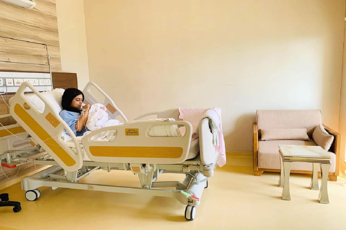 انکتا مجمدار پال نے پیر کو سوشل میڈیا پر ایک پوسٹ شیئر کرکے سبھی کو شکریہ کہا۔ اس کے علاوہ، انہوں نے اپنی ساس میرا پال کا شکریہ ادا کیا۔ ان کے بغیر، یہ لڑائی اداکارہ کے لئے بہت مشکل ہے۔ انکتا مجمدار پال نے پیر کو سوشل میڈیا پر ایک پوسٹ شیئر کرکے سبھی کو شکریہ کہا۔ اس کے علاوہ، انہوں نے اپنی ساس میرا پال کا شکریہ ادا کیا۔ ان کے بغیر، یہ لڑائی اداکارہ کے لئے بہت مشکل ہے۔