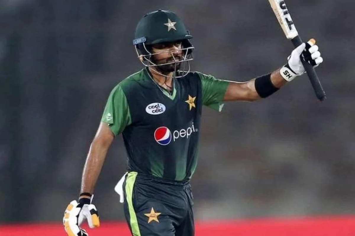 پی سی بی (PCB) کے ایک ذرائع نے کہا ’بابر اعظم کو ٹسٹ کپتان مقرر کرنے کو لے کر بی او جی میں اتفاق رائے ہے۔ بابر اعظم نے بھی اعلیٰ افسران کے ساتھ تبادلہ خیال کرکے اس چیلنج کو قبول کرنے کے لئے منظوری دے دی ہے‘۔
