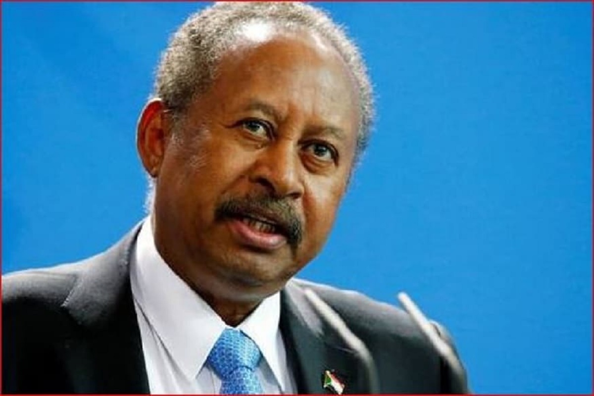 سوڈان کی حکومت (Government Of Sudan) نے شمالی افریقہ میں 30 سال کے اسلامی قانون (Islamic Law) کو ختم کرتے ہوئے مذہب کو الگ کرنے کی بات پر رضامندی کا اظہار کیا ہے۔ سوڈان کے وزیر اعظم عبداللہ حمدوک اور پیپلز لبریشن موومنٹ (نارتھ ریبل گروپ) کے لیڈر عبدالعزیز ال ہیلو نے منشور پر دستخط کئے۔ جمعرات کو ایتھوپیا کی راجدھانی عدیس ابابا میں اصولوں کو اپنانے کے لئے ان دونوں نے اس منشور پر دستخط کئے۔ (تصویر: رائٹرس) سوڈان کی حکومت (Government Of Sudan) نے شمالی افریقہ میں 30 سال کے اسلامی قانون (Islamic Law) کو ختم کرتے ہوئے مذہب کو الگ کرنے کی بات پر رضامندی کا اظہار کیا ہے۔ سوڈان کے وزیر اعظم عبداللہ حمدوک اور پیپلز لبریشن موومنٹ (نارتھ ریبل گروپ) کے لیڈر عبدالعزیز ال ہیلو نے منشور پر دستخط کئے۔ جمعرات کو ایتھوپیا کی راجدھانی عدیس ابابا میں اصولوں کو اپنانے کے لئے ان دونوں نے اس منشور پر دستخط کئے۔ (تصویر: رائٹرس)