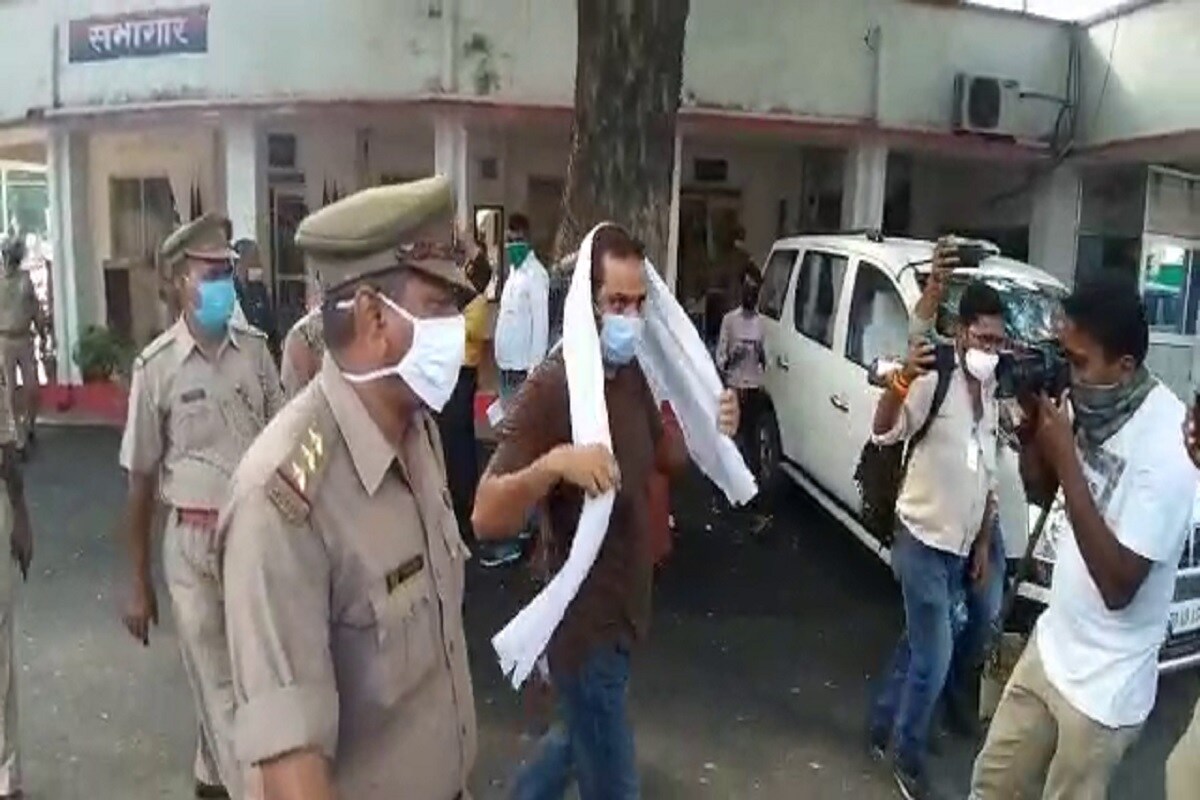یوگی حکومت نے سابق ایم ایل اے خالد عظیم اشرف اوران کے قریبی رشتہ داروں کی جائداد کو منہدم کرنے کی تازہ کار روائی شروع کر دی ہے۔