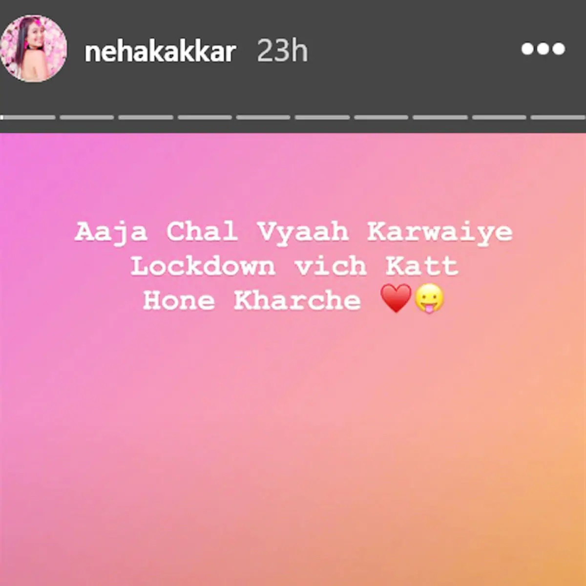 دراصل، نیہا ککڑ نے انسٹا گرام پر ایک انسٹا اسٹوری شیئر کی تھی، جس میں انہوں نے لکھا- آجا چل بیاہ کروائیے، لاک ڈاون وچ کٹ ہونے خرچیں۔ اس پوسٹ کو دیکھنے کے بعد یہ چرچے تیز ہوگئے کہ نیہا ککڑ شادی کرنے والی ہیں۔ تصویر: @nehakakkar/Instagram دراصل، نیہا ککڑ نے انسٹا گرام پر ایک انسٹا اسٹوری شیئر کی تھی، جس میں انہوں نے لکھا- آجا چل بیاہ کروائیے، لاک ڈاون وچ کٹ ہونے خرچیں۔ اس پوسٹ کو دیکھنے کے بعد یہ چرچے تیز ہوگئے کہ نیہا ککڑ شادی کرنے والی ہیں۔ تصویر: @nehakakkar/Instagram