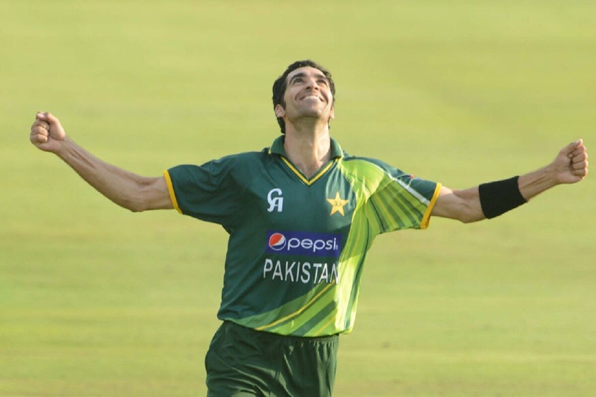 پاکستان کے تیز گیند باز عمر گل (Umar Gul Retires) نے جمعرات کو انٹرنیشنل کرکٹ کو الوداع کہہ دیا۔ 36 سال کے عمر گل نے پاکستان کے لئے 47 ٹسٹ، 60 ٹی -20 میچ اور 130 ونڈے میچ کھیلے۔
