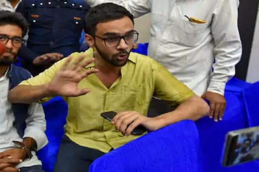 دہلی فسادات: یو اے پی اے معاملے میں 22 اکتوبر تک عدالتی حراست میں بھیجےگئے عمر خالد دہلی فسادات: یو اے پی اے معاملے میں 22 اکتوبر تک عدالتی حراست میں بھیجےگئے عمر خالد