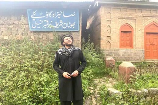 پاکستان : وزیرستان پہنچے شاہد آفریدی نے فینس کے ساتھ کیا ڈانس ، دو دن پہلے ہوا تھا بم دھماکہ پاکستان : وزیرستان پہنچے شاہد آفریدی نے فینس کے ساتھ کیا ڈانس ، دو دن پہلے ہوا تھا بم دھماکہ