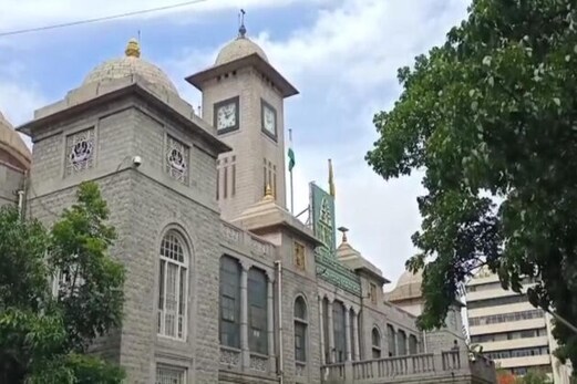 کرناٹک : مرسی اینجلس کو ایوارڈ دینے کے بعد بی بی ایم پی نے لیا واپس ، مچا ہنگامہ کرناٹک : مرسی اینجلس کو ایوارڈ دینے کے بعد بی بی ایم پی نے لیا واپس ، مچا ہنگامہ
