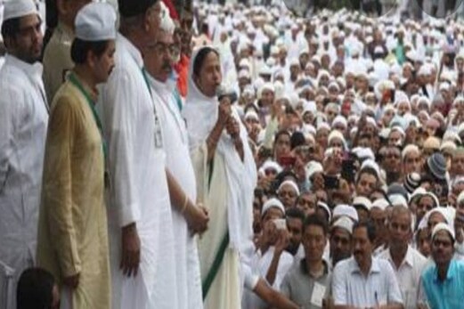 بنگال کی سیاست میں قدم جمانے کے لئے کیا بی جے پی بھی مسلم ووٹروں کو بنائے گی ہمنوا؟ بنگال کی سیاست میں قدم جمانے کے لئے کیا بی جے پی بھی مسلم ووٹروں کو بنائے گی ہمنوا؟