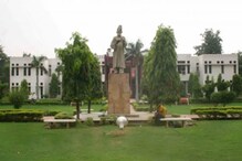 جامعہ ملیہ اسلامیہ کے سر پر سجا  فیس بک ڈویلپر سرکلز کمیونٹی چیلینج کا تاج