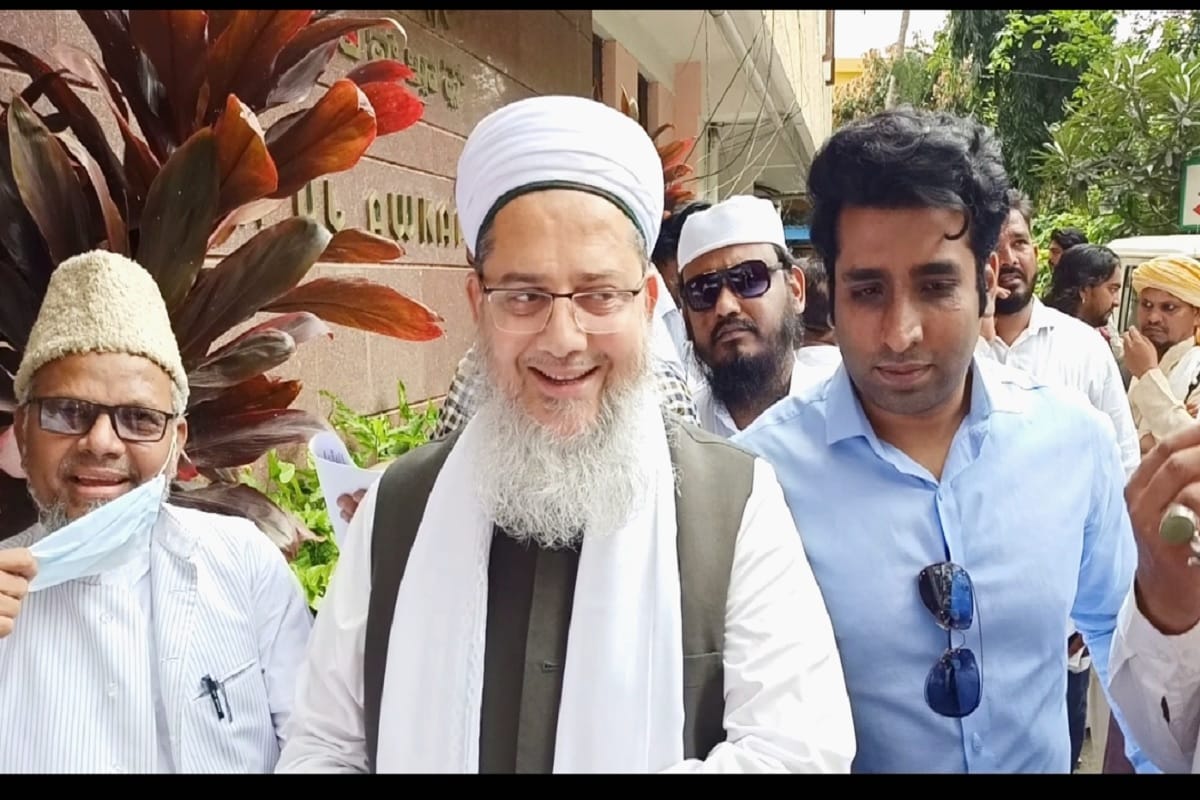 کرناٹک ریاستی وقف بورڈ کے مرکزی دفتر میں ہوئی اس ملاقات کے دوران جماعت اہل سنت نے محکمہ اقلیتی بہبود، حج اور اوقاف کو ائمہ کرام اور موذنین کے سلسلے میں یادداشت پیش کی۔