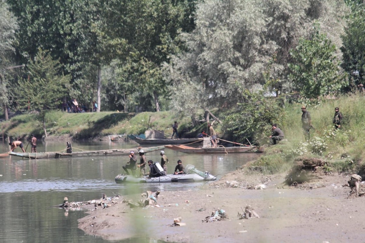 جموں وکشمیر کے وسطی ضلع بڈگام کے کاوسہ نارہ بل میں گزشتہ پیر سے محاصرہ اورسرچ آپریشن جاری ہے۔