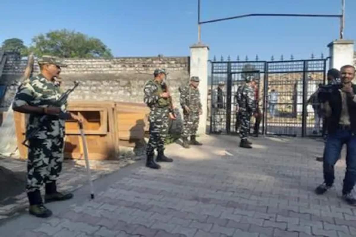 جموں و کشمیر حکومت نے پنچایتوں اور بلاک ڈیولپمنٹ کونسل کے ضمنی انتخابات کے انتظامات کے لئے ایک چوٹی کی سطح کی اور دو صوبائی سطح کی کمیٹیاں ںتشکیل دی ہیں۔ فائل فوٹو