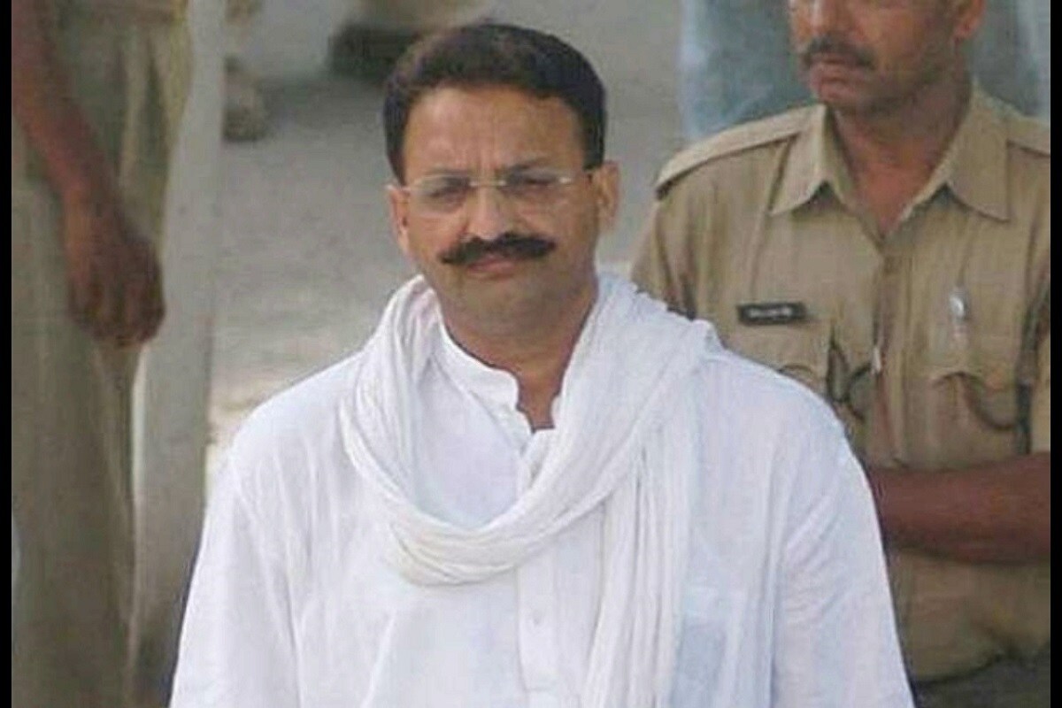 مختار انصاری کی سیکورٹی کے لئے ضلع انتظامیہ نے پختہ انتظامات کئے ہیں۔ انہیں بیکر نمبر 16رکھا گیا ہے، جو 24گھنٹے کیمرے کی نگرانی میں ہے۔