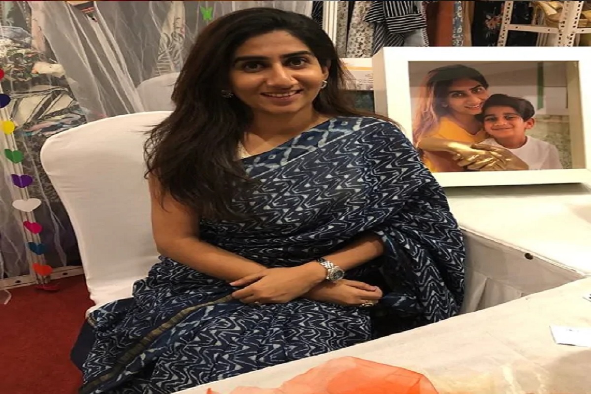 نکتا کی بات کریں تو وہ کاسٹنگ آرٹسٹ ہے۔ انہوں نے ممبئی کی تھری ڈی کاسٹنگ کمپنی میں بطور کاسٹنگ آرٹسٹ کام کیا۔ یہ کمپنی بچوں، جوڑے اور فیملی کا تھری ڈی تکنیک سے ہاتھ اور پیروں کی چھاپ کے بناتی ہیں۔ نکتا کی بات کریں تو وہ کاسٹنگ آرٹسٹ ہے۔ انہوں نے ممبئی کی تھری ڈی کاسٹنگ کمپنی میں بطور کاسٹنگ آرٹسٹ کام کیا۔ یہ کمپنی بچوں، جوڑے اور فیملی کا تھری ڈی تکنیک سے ہاتھ اور پیروں کی چھاپ کے بناتی ہیں۔