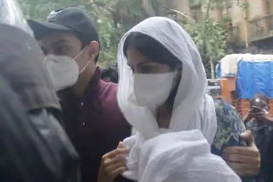  مانشندے نے کہا، ’ہم نے عدالت کے سامنے اپنی طرف سے ثبوت رکھے اور دفعات کے بارے میں بتایا، جسے جج نے منظور کرلیا۔ ریا چکرورتی کو جس طرح گرفتار کیا گیا، وہ غلط ہے۔ تین مرکزی ایجنسیوں سی بی آئی، ای ڈی اور این سی بی (CBI, ED, NCB) کے ذریعہ جو برتاو کیا گیا وہ غلط رہا۔