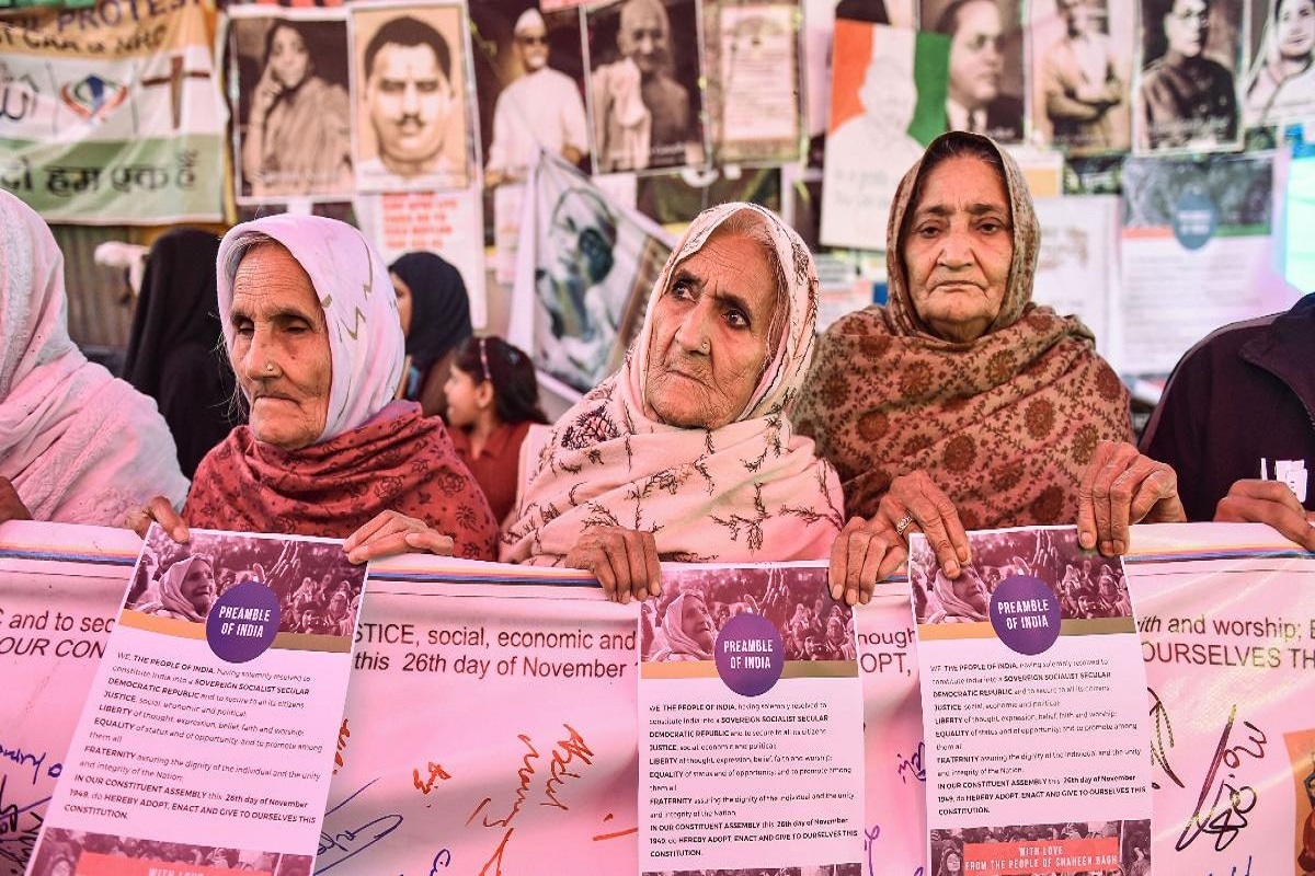 شہریت ترمیمی قانون (سی اے اے)، قومی شہریت رجسٹر (این آرسی) احتجاج کا چہرہ اور شاہین باغ کی دادی بلقیس بانو بھی اب کسان آندولن کا حصہ بن گئی ہیں۔ آج وہ کسانوں کے احتجاج میں شامل ہونے کے لئے سندھو بارڈر پہنچ گئی ہیں۔فائل فوٹو
