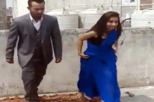 Viral Video : لڑکی نے ساڑی پہن کر کیا ایسا کام ، مچ گیا ہنگامہ ، ویڈیو کو کروڑوں میں ملے ویوز Viral Video : لڑکی نے ساڑی پہن کر کیا ایسا کام ، مچ گیا ہنگامہ ، ویڈیو کو کروڑوں میں ملے ویوز