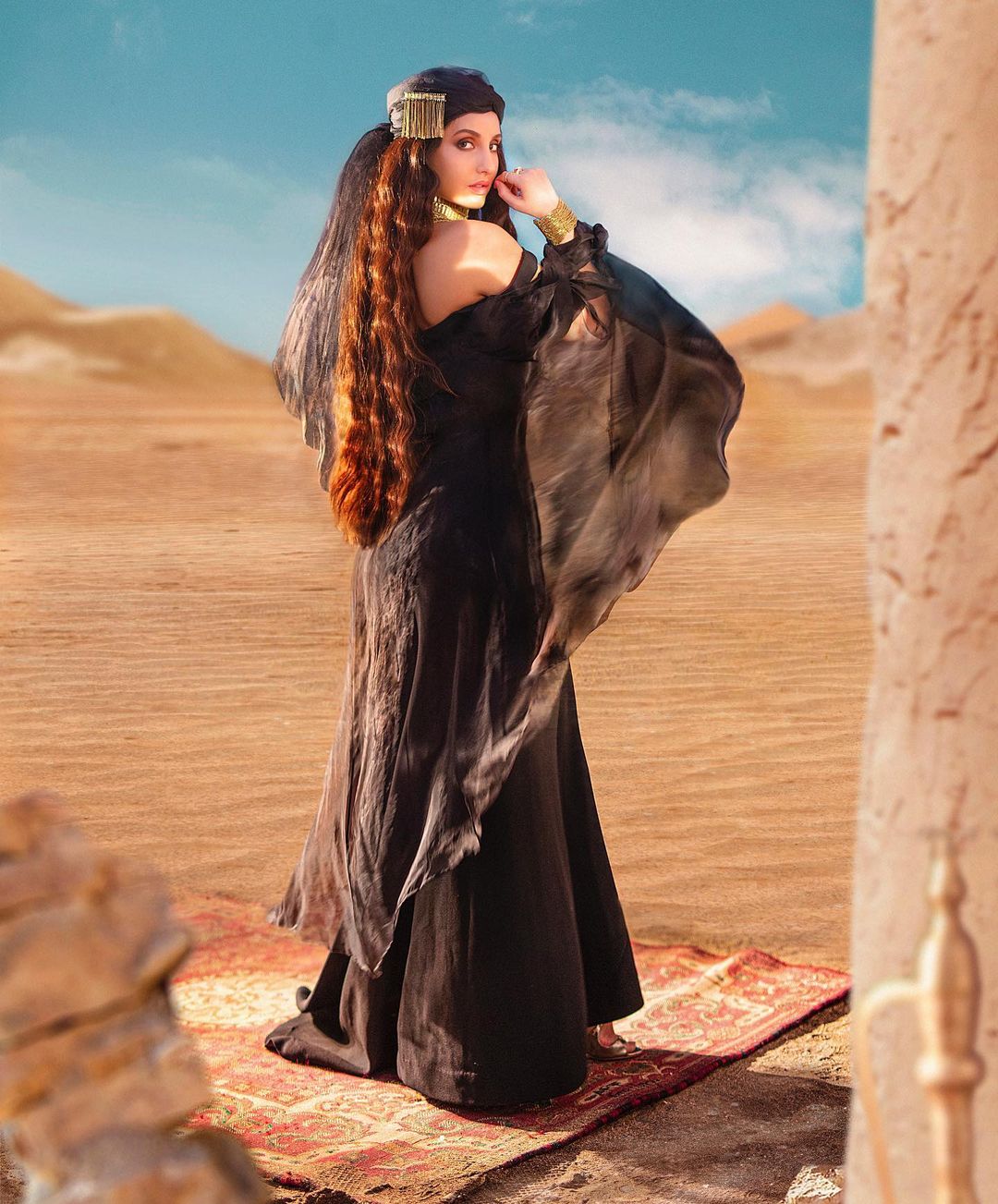 دراصل نورا فتیحی (Nora Fatehi) نے حال ہی میں اپنی انسٹاگرام پروفائل تصویر یعنی DP بدلی ہے جس میں اپنی فوٹو لگانے کے بجائے ایک عجیب سی تصویر لگائی ہے۔ (Photo:@norafatehi/Instagram) دراصل نورا فتیحی (Nora Fatehi) نے حال ہی میں اپنی انسٹاگرام پروفائل تصویر یعنی DP بدلی ہے جس میں اپنی فوٹو لگانے کے بجائے ایک عجیب سی تصویر لگائی ہے۔ (Photo:@norafatehi/Instagram)