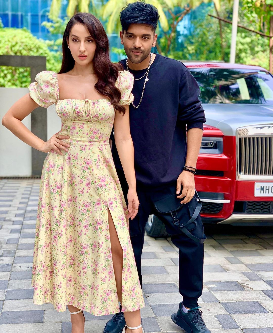 بتادیں کہ گرو رندھاوا (Guru Randhawa) کا گانا ناچ میری رانی (Naach Meri Rani)' لیرکس، ڈانسنگ اسٹپس اور میزک کا ایک پرفیکٹ کومبو ہے۔ جسے سننے کے بعد کوئی بھی جھوم اٹھے گا۔ تصویر: انسٹاگرام ۔ بتادیں کہ گرو رندھاوا (Guru Randhawa) کا گانا ناچ میری رانی (Naach Meri Rani)' لیرکس، ڈانسنگ اسٹپس اور میزک کا ایک پرفیکٹ کومبو ہے۔ جسے سننے کے بعد کوئی بھی جھوم اٹھے گا۔ تصویر: انسٹاگرام ۔