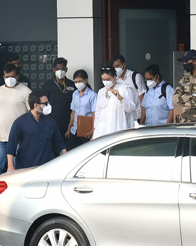 در اصل کرینہ کپور خان نے پوسٹ کرکے یہ اطلاع دی ہے کہ وہ دہلی سے ممبئی اپنے گھر واپس جا رہی ہیں۔ Photo Credit- Instagram در اصل کرینہ کپور خان نے پوسٹ کرکے یہ اطلاع دی ہے کہ وہ دہلی سے ممبئی اپنے گھر واپس جا رہی ہیں۔ Photo Credit- Instagram