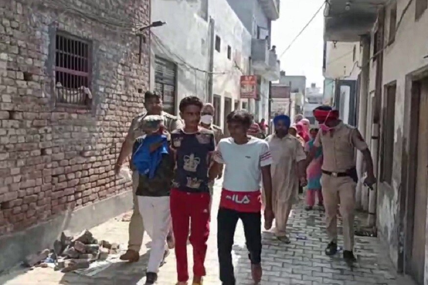 انہوں نے بتایا کہ گرفتار کئے گئے ملزموں کے خلاف الگ۔الگ دفعات کی بنیاد پر معاملہ درج کیا گیا ہے اور آگے کی جانچ کی جارہی ہے۔ (Photo: News18) انہوں نے بتایا کہ گرفتار کئے گئے ملزموں کے خلاف الگ۔الگ دفعات کی بنیاد پر معاملہ درج کیا گیا ہے اور آگے کی جانچ کی جارہی ہے۔ (Photo: News18)