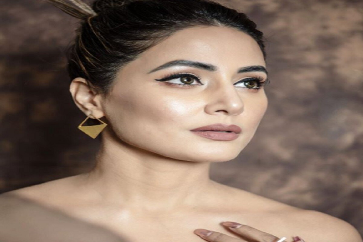 خیال رہے کہ اداکارہ حنا خان نے حال ہی میں اپنا یوم پیدائش منایا تھا ۔ انہوں نے برتھ ڈے سے پہلے گلیمرس فوٹو شوٹ کرایا تھا، جس میں بھی ان کا انداز قابل دید تھا ۔ (instagram/realhinakhan) خیال رہے کہ اداکارہ حنا خان نے حال ہی میں اپنا یوم پیدائش منایا تھا ۔ انہوں نے برتھ ڈے سے پہلے گلیمرس فوٹو شوٹ کرایا تھا، جس میں بھی ان کا انداز قابل دید تھا ۔ (instagram/realhinakhan)