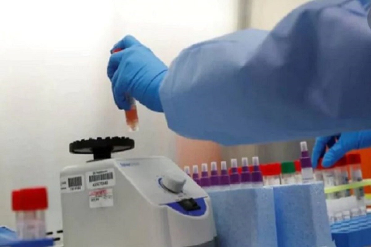  اوریگان میں ملی نئی قسم کی اسی طرح کی چیز کے ساتھ ایک میوٹیشن بھی شامل ہے ۔ یہ میوٹیشن جنوبی افریقہ ، برازیل اور نیویارک شہر میں پھیل رہے وائرس میں نظر آیا ہے ۔ (علامتی تصویر)