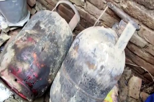 کھانا بنا رہی خاتون کے ساتھ ہوا کچھ ایسا کہ بچوں سمیت شوہر کے بھی اڑ گئے ہوش: جانیں معاملہ کھانا بنا رہی خاتون کے ساتھ ہوا کچھ ایسا کہ بچوں سمیت شوہر کے بھی اڑ گئے ہوش: جانیں معاملہ